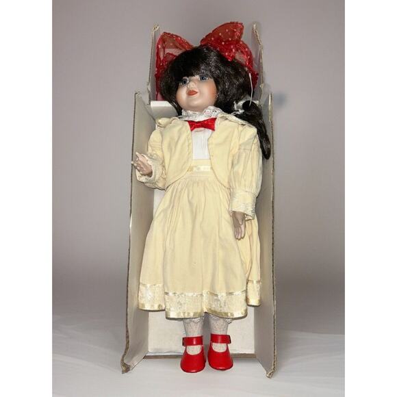 Victoria Impex Vintage 16" Porcelain Soft Body Doll, In Original Box #5/1200. - Picture 6 of 6